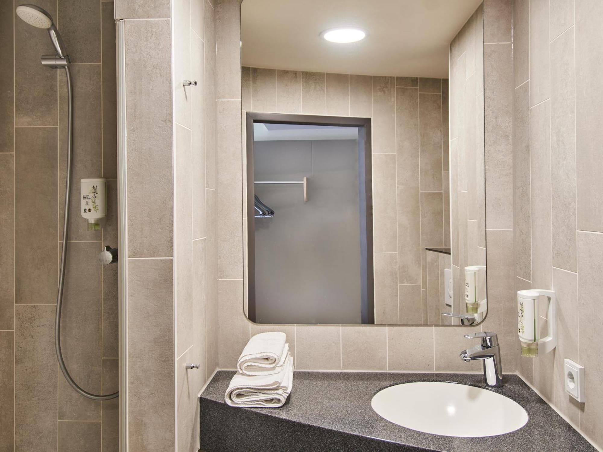B&B Hotel Frankfurt-West Eschborn Buitenkant foto