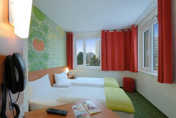 B&B Hotel Frankfurt-West Eschborn Buitenkant foto