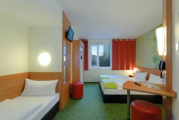 B&B Hotel Frankfurt-West Eschborn Buitenkant foto